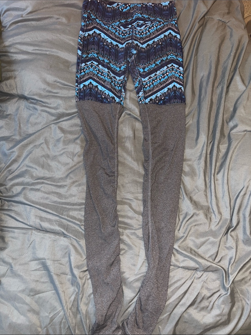 ALO Yoga Blue Patterned and Gray Two-Tone Leggings
